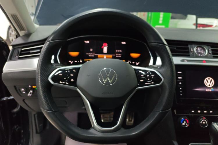 Used Volkswagen Magotan 2023 2 Million Units Limited-Edition 280TSI DSG Comfort Version Steering Wheel
