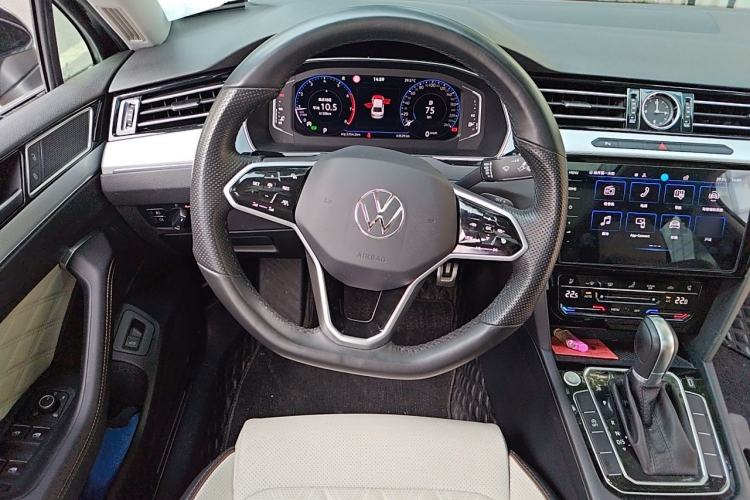 Used Volkswagen Magotan 2023 2 Million Units Commemorative Edition 330TSI DSG Luxury Version Steering Wheel