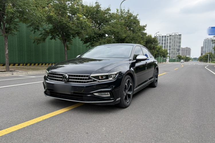 Used Volkswagen Magotan 2023 2 Million Units Commemorative Edition 330TSI DSG Luxury Version Guazi used car, China used car export, Used car for sale, Used Volkswagen cars, Cheapest cars for sale