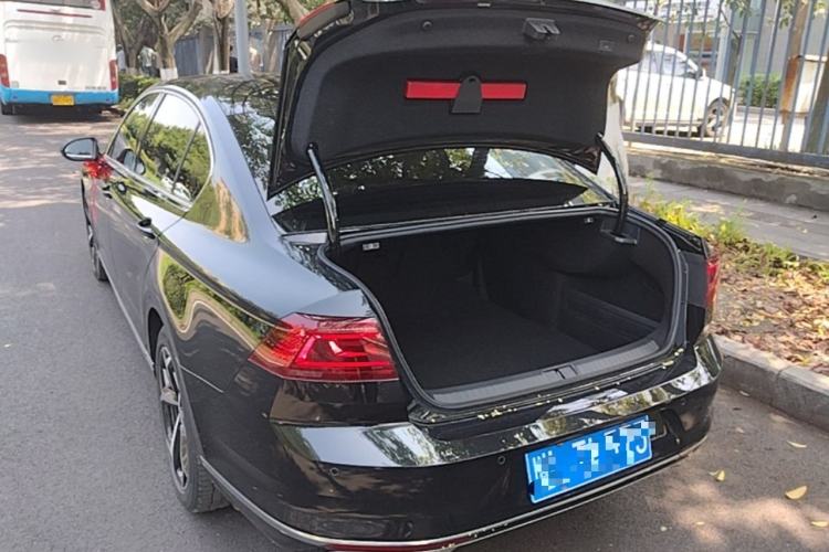 Used Volkswagen Magotan 2023 2 Million Units Commemorative Edition 330TSI DSG Luxury Version Trunk