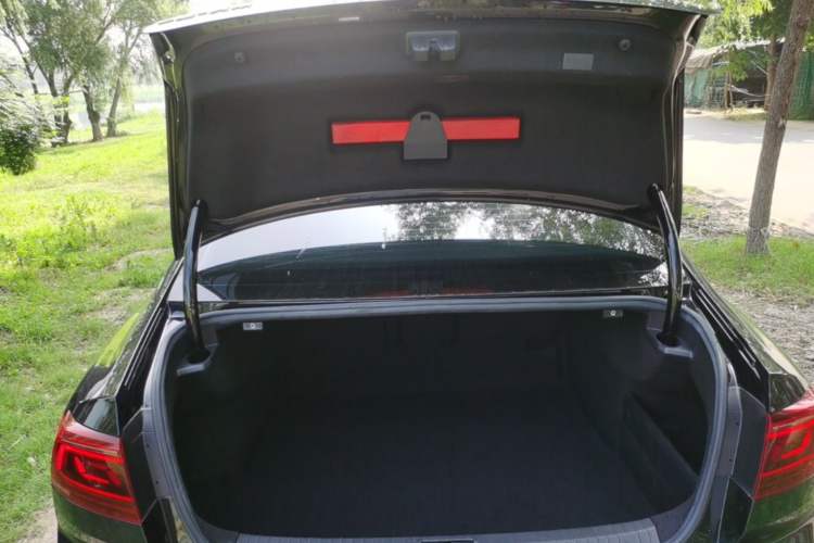 Used Volkswagen Magotan 2023 2 Million Units Limited Edition 330TSI DSG Leading Version Trunk