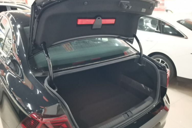 Used Volkswagen Magotan 2023 2 Million Units Limited-Edition 280TSI DSG Comfort Version Trunk
