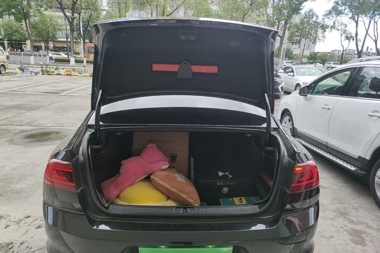 Used Volkswagen Magotan 2023 2 Million Units Limited Edition 330TSI DSG Leading Version Trunk