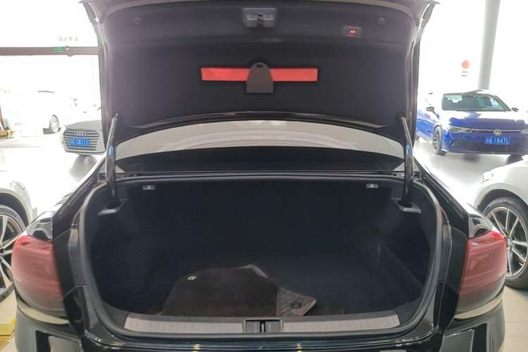 Used Volkswagen Magotan 2023 2 Million Units Commemorative Edition 330TSI DSG Luxury Version Trunk