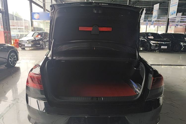 Used Volkswagen Magotan 2023 2 Million Units Commemorative Edition 330TSI DSG Luxury Version Trunk