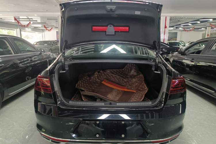Used Volkswagen Magotan 2023 2 Million Units Limited-Edition 280TSI DSG Comfort Version Trunk
