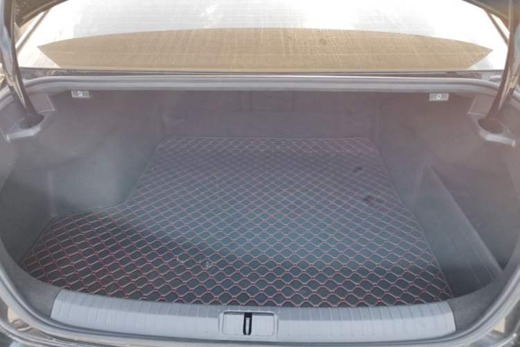 Used Volkswagen Magotan 2023 2 Million Units Limited Edition 330TSI DSG Leading Version Trunk