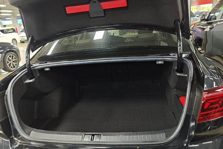 Used Volkswagen Magotan 2023 2 Million Units Limited Edition 330TSI DSG Leading Version Trunk