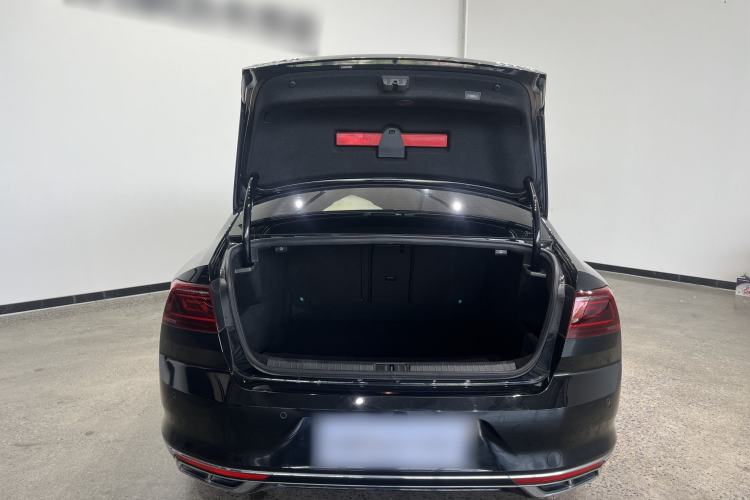 Used Volkswagen Magotan 2023 2 Million Units Limited-Edition 380TSI DSG Flagship Version Trunk