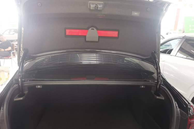 Used Volkswagen Magotan 2023 2 Million Units Commemorative Edition 330TSI DSG Luxury Version Trunk