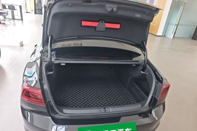 Used Volkswagen Magotan 2023 2 Million Units Commemorative Edition 330TSI DSG Luxury Version Trunk