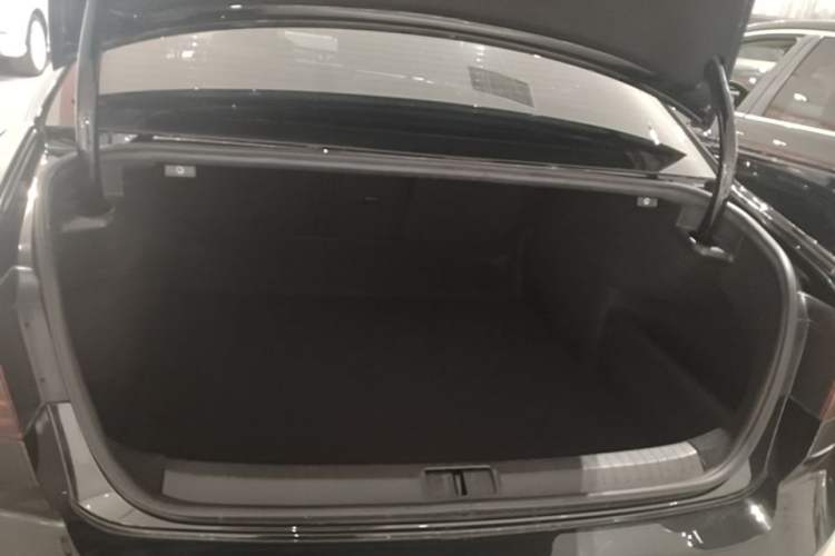Used Volkswagen Magotan 2023 2 Million Units Commemorative Edition 330TSI DSG Luxury Version Trunk