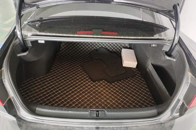 Used Volkswagen Magotan 2023 2 Million Units Commemorative Edition 330TSI DSG Luxury Version Trunk