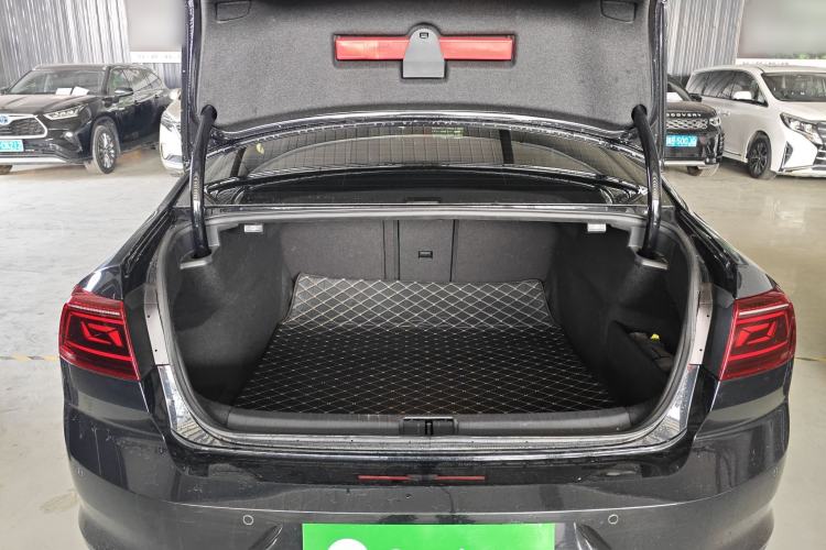 Used Volkswagen Magotan 2023 2 Million Units Limited Edition 330TSI DSG Leading Version Trunk