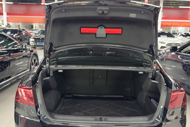 Used Volkswagen Magotan 2023 2 Million Units Limited Edition 330TSI DSG Leading Version Trunk