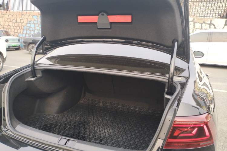 Used Volkswagen Magotan 2023 2 Million Units Limited-Edition 280TSI DSG Comfort Version Trunk