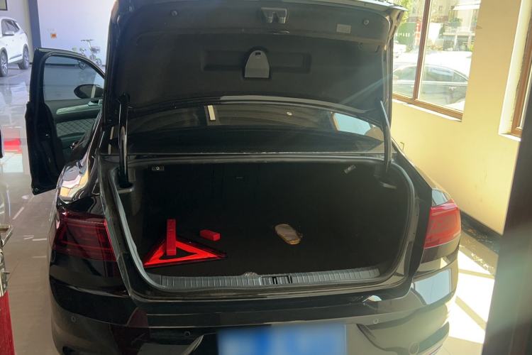 Used Volkswagen Magotan 2023 2 Million Units Limited Edition 330TSI DSG Leading Version Trunk