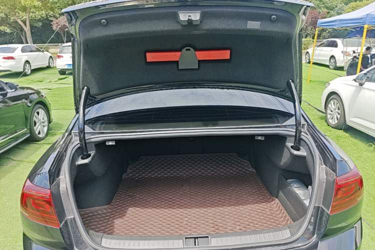 Used Volkswagen Magotan 2023 2 Million Units Limited Edition 280TSI DSG Leading Version Trunk