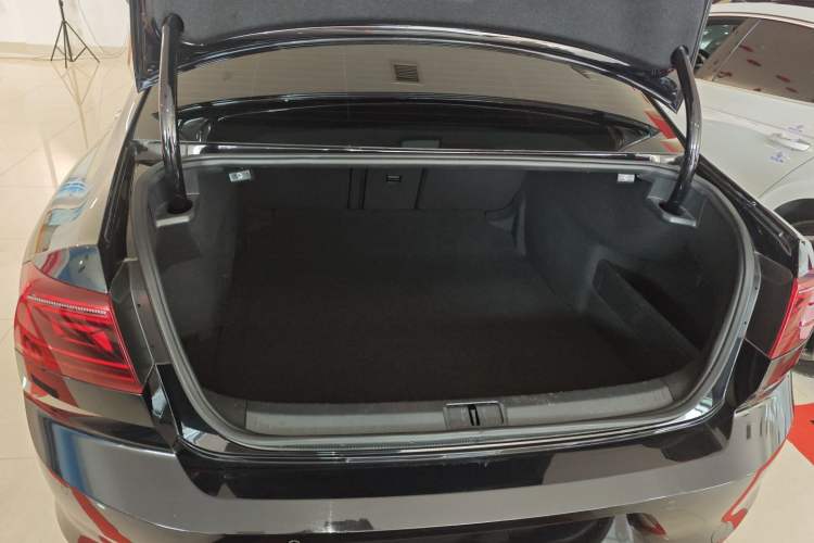 Used Volkswagen Magotan 2023 2 Million Units Limited Edition 330TSI DSG Leading Version Trunk