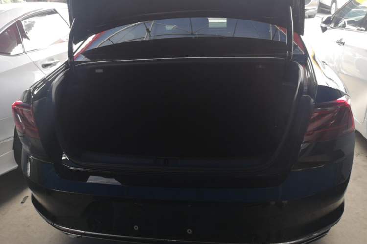 Used Volkswagen Magotan 2023 2 Million Units Limited Edition 330TSI DSG Leading Version Trunk