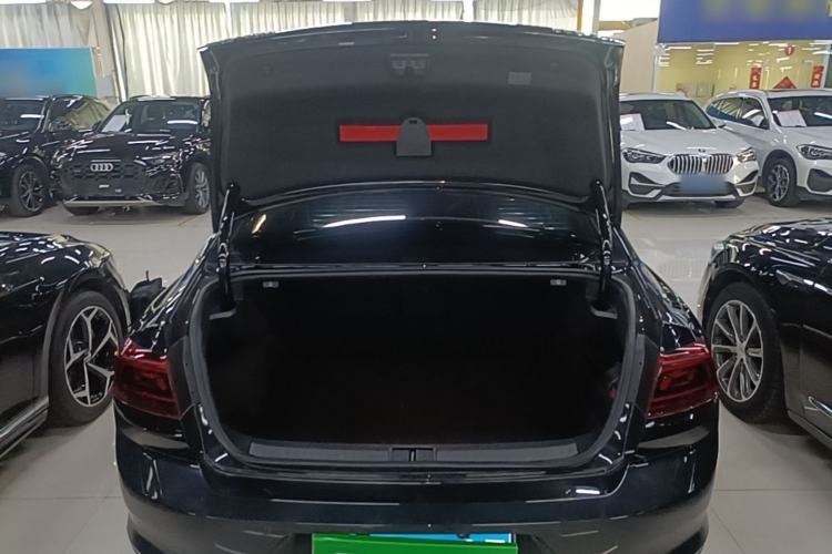 Used Volkswagen Magotan 2023 2 Million Units Limited Edition 330TSI DSG Leading Version Trunk