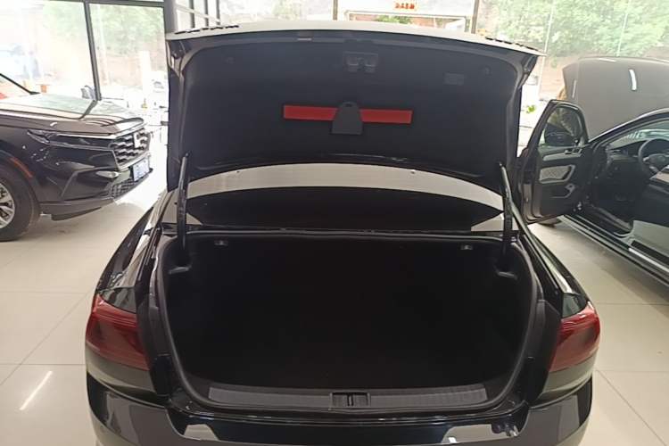 Used Volkswagen Magotan 2023 2 Million Units Commemorative Edition 330TSI DSG Luxury Version Trunk