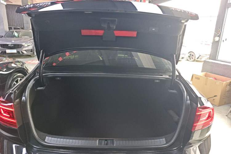 Used Volkswagen Magotan 2023 2 Million Units Commemorative Edition 330TSI DSG Luxury Version Trunk
