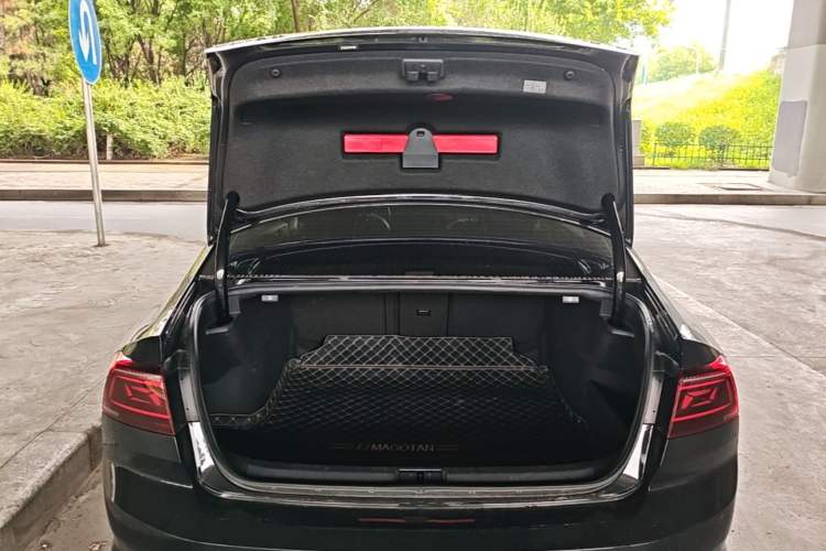 Used Volkswagen Magotan 2023 2 Million Units Limited Edition 330TSI DSG Leading Version Trunk