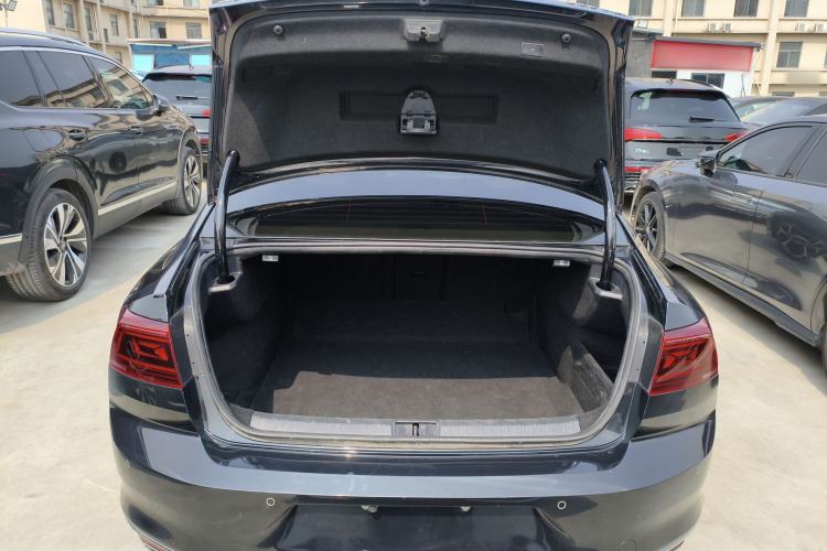 Used Volkswagen Magotan 2023 2 Million Units Commemorative Edition 330TSI DSG Luxury Version Trunk