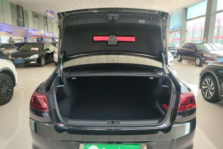 Used Volkswagen Magotan 2023 2 Million Units Commemorative Edition 330TSI DSG Luxury Version Trunk