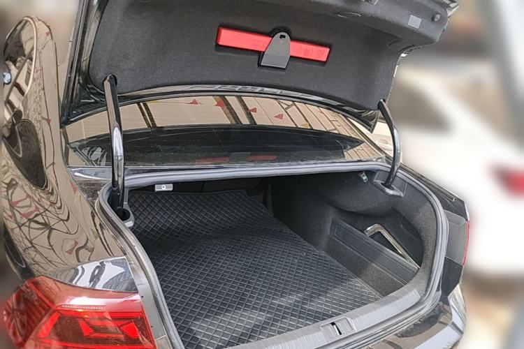 Used Volkswagen Magotan 2023 2 Million Units Limited Edition 330TSI DSG Leading Version Trunk