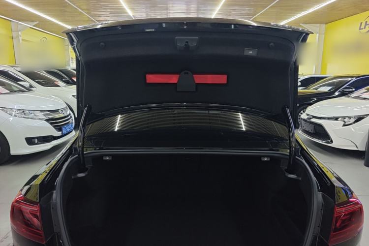 Used Volkswagen Magotan 2023 2 Million Units Commemorative Edition 330TSI DSG Luxury Version Trunk