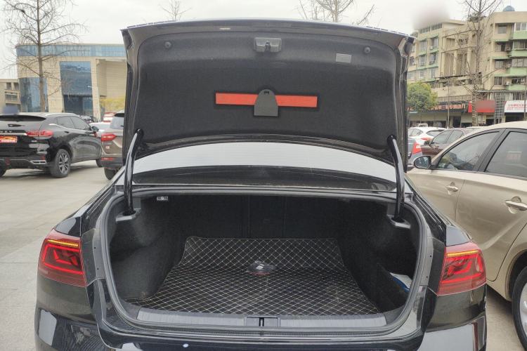 Used Volkswagen Magotan 2023 2 Million Units Limited Edition 330TSI DSG Leading Version Trunk