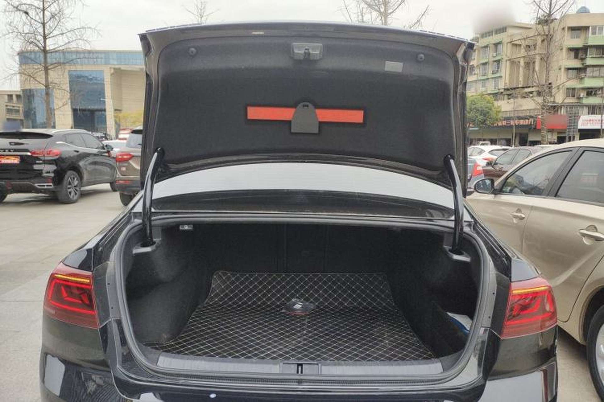 Used Volkswagen Magotan 2023 2 Million Units Limited Edition 330TSI DSG Leading Version Trunk
