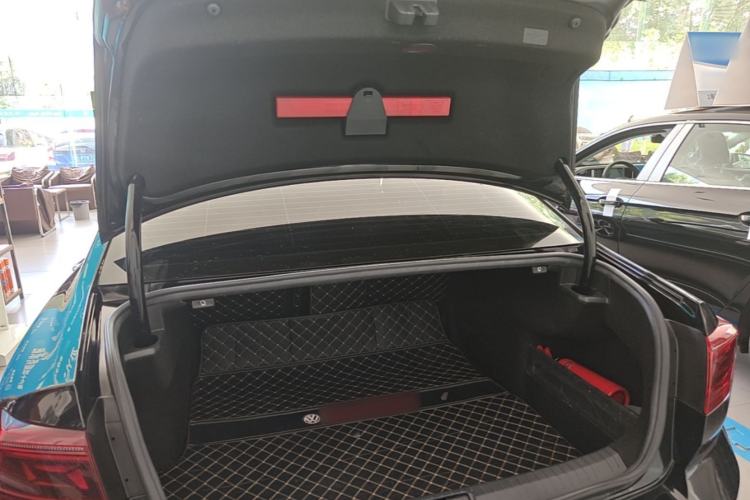Used Volkswagen Magotan 2023 2 Million Units Limited Edition 330TSI DSG Leading Version Trunk