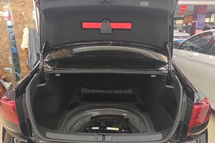 Used Volkswagen Magotan 2023 2 Million Units Limited Edition 330TSI DSG Leading Version Trunk
