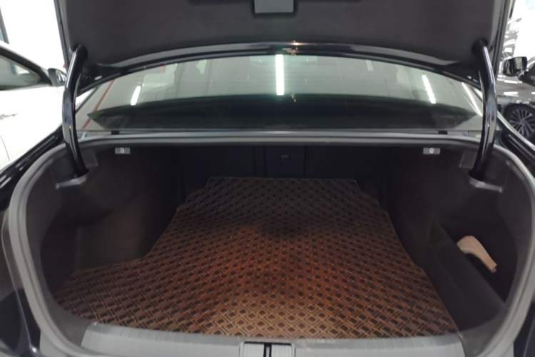Used Volkswagen Magotan 2023 2 Million Units Limited Edition 330TSI DSG Leading Version Trunk