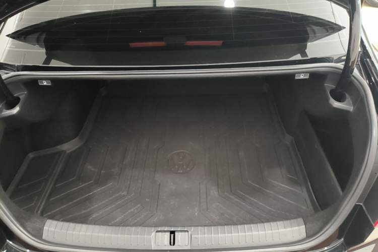 Used Volkswagen Magotan 2023 2 Million Units Commemorative Edition 330TSI DSG Luxury Version Trunk