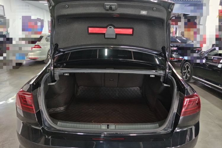 Used Volkswagen Magotan 2023 2 Million Units Commemorative Edition 330TSI DSG Luxury Version Trunk