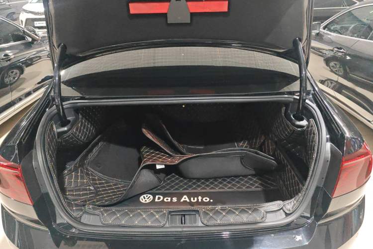 Used Volkswagen Magotan 2023 2 Million Units Limited-Edition 280TSI DSG Comfort Version Trunk