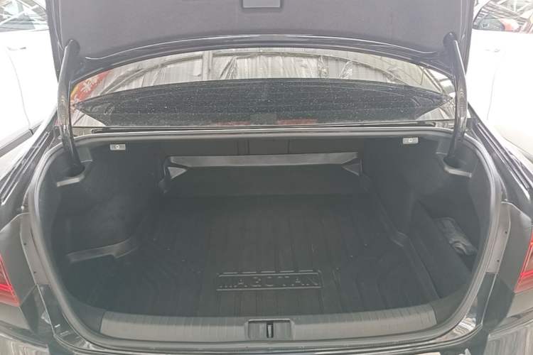 Used Volkswagen Magotan 2023 2 Million Units Commemorative Edition 330TSI DSG Luxury Version Trunk