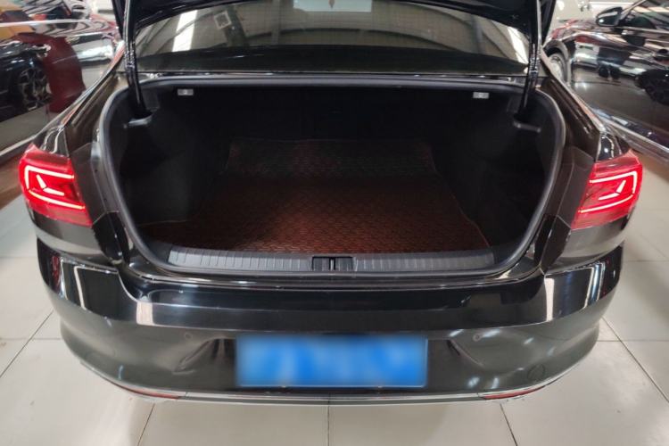 Used Volkswagen Magotan 2023 2 Million Units Commemorative Edition 330TSI DSG Luxury Version Trunk