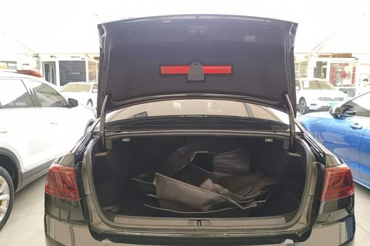 Used Volkswagen Magotan 2023 2 Million Units Limited Edition 330TSI DSG Leading Version Trunk