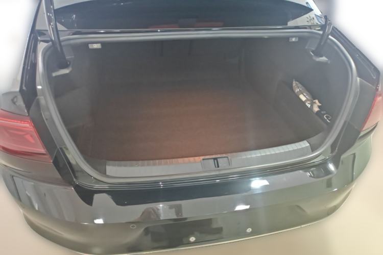 Used Volkswagen Magotan 2023 2 Million Units Commemorative Edition 330TSI DSG Luxury Version Trunk