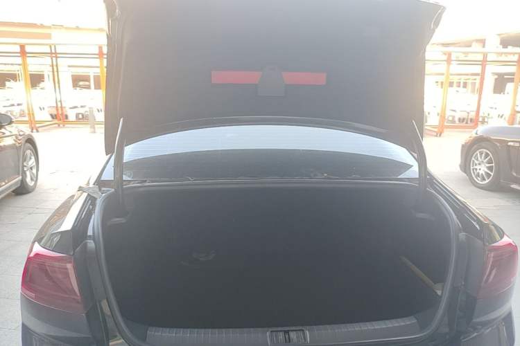 Used Volkswagen Magotan 2023 2 Million Units Limited-Edition 280TSI DSG Comfort Version Trunk