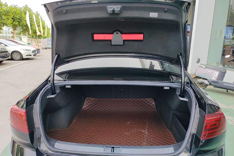 Used Volkswagen Magotan 2023 2 Million Units Limited Edition 330TSI DSG Leading Version Trunk