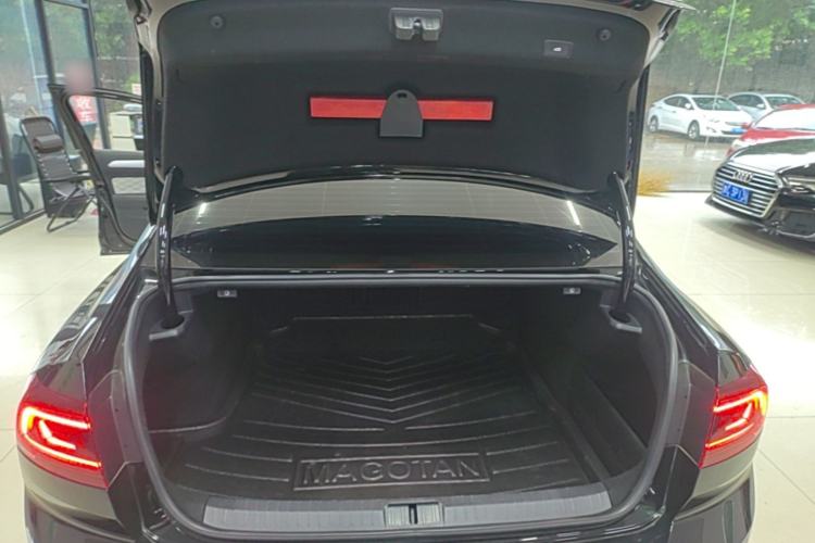 Used Volkswagen Magotan 2023 2 Million Units Commemorative Edition 330TSI DSG Luxury Version Trunk