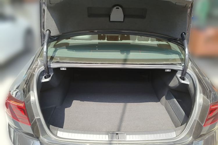 Used Volkswagen Magotan 2023 2 Million Units Commemorative Edition 330TSI DSG Luxury Version Trunk