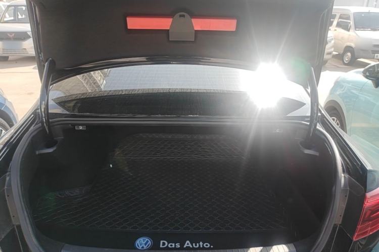 Used Volkswagen Magotan 2023 2 Million Units Limited Edition 330TSI DSG Leading Version Trunk