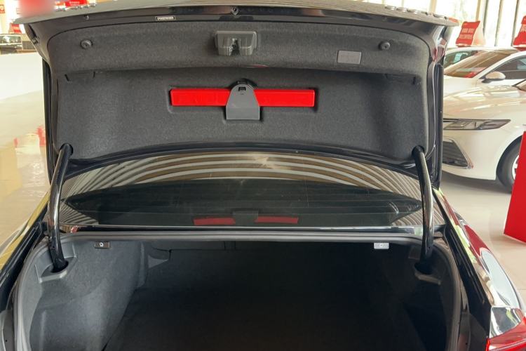Used Volkswagen Magotan 2023 2 Million Units Limited Edition 330TSI DSG Leading Version Trunk
